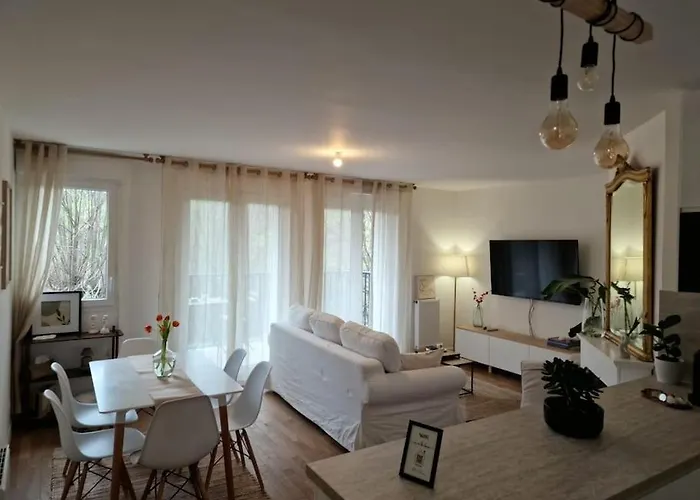 Cozy Apartment Near Paris